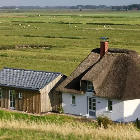 With 3 Bedrooms Vesterhever